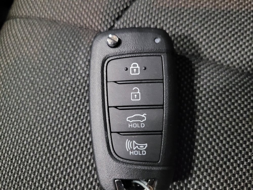Used 2024 Hyundai Elantra SE FWD image 32