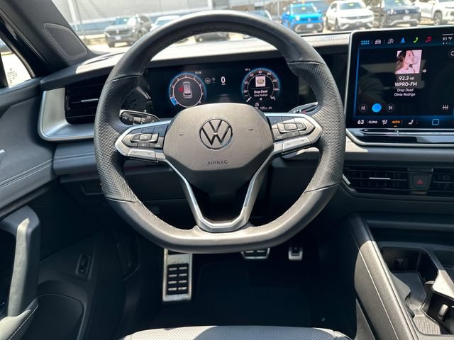 Certified 2025 Volkswagen Tiguan SE R-Line AWD/4WD image 17