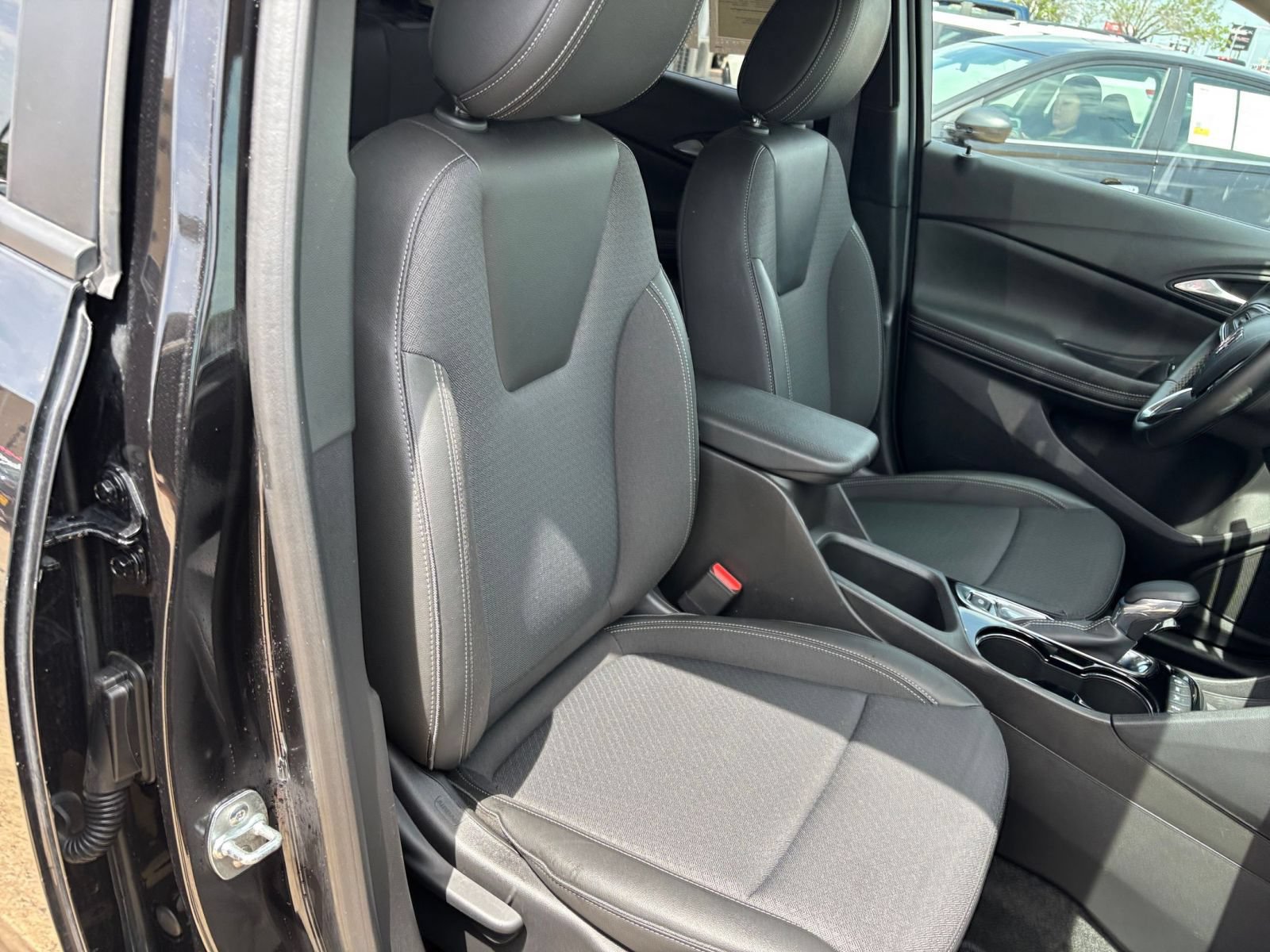 Used 2025 Buick Encore GX Preferred AWD/4WD image 34