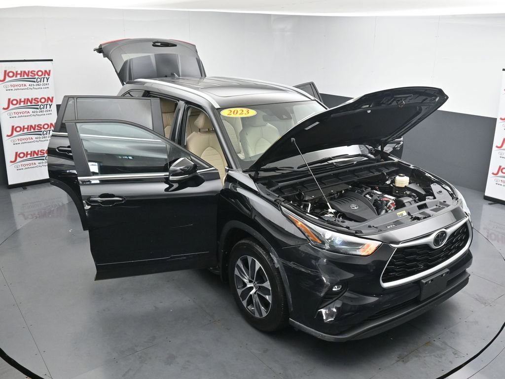Used 2023 Toyota Highlander XLE AWD/4WD image 42