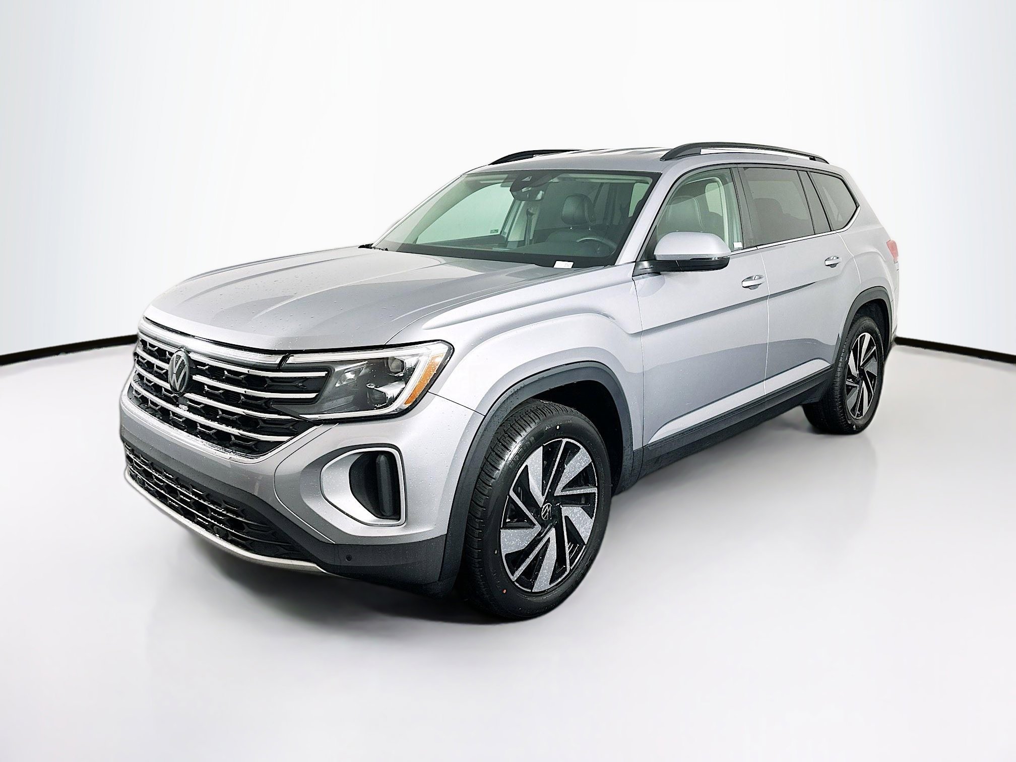 Used 2024 Volkswagen Atlas SE image 3