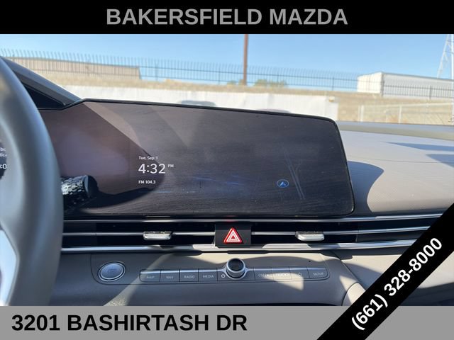 Used 2025 Hyundai Elantra SEL FWD image 21