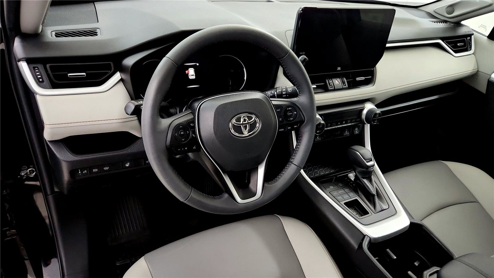 Used 2023 Toyota RAV4 XLE Premium image 32