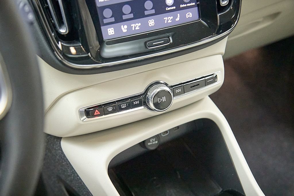 Certified 2023 Volvo XC40 B5 Plus w/ Driver Assist Package image 16