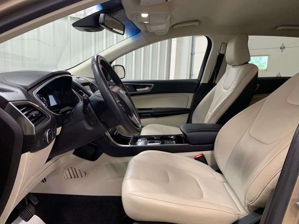 Used 2020 Ford Edge Titanium FWD image 4