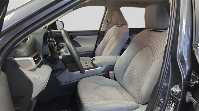 Used 2023 Toyota Highlander L image 11