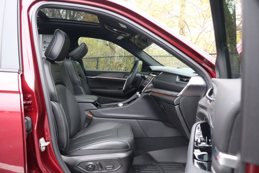 Used 2024 Jeep Grand Cherokee Overland image 39