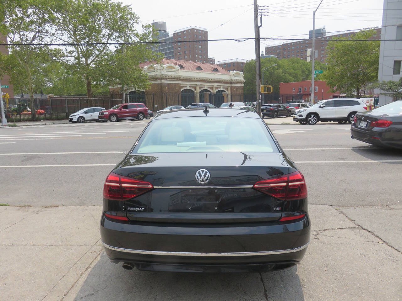 Used 2017 Volkswagen Passat 1.8T R-Line FWD image 8