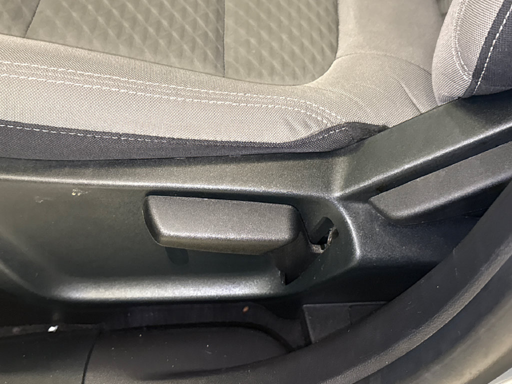 Used 2022 Ford Escape SE w/ SE Sport Appearance Package FWD image 21