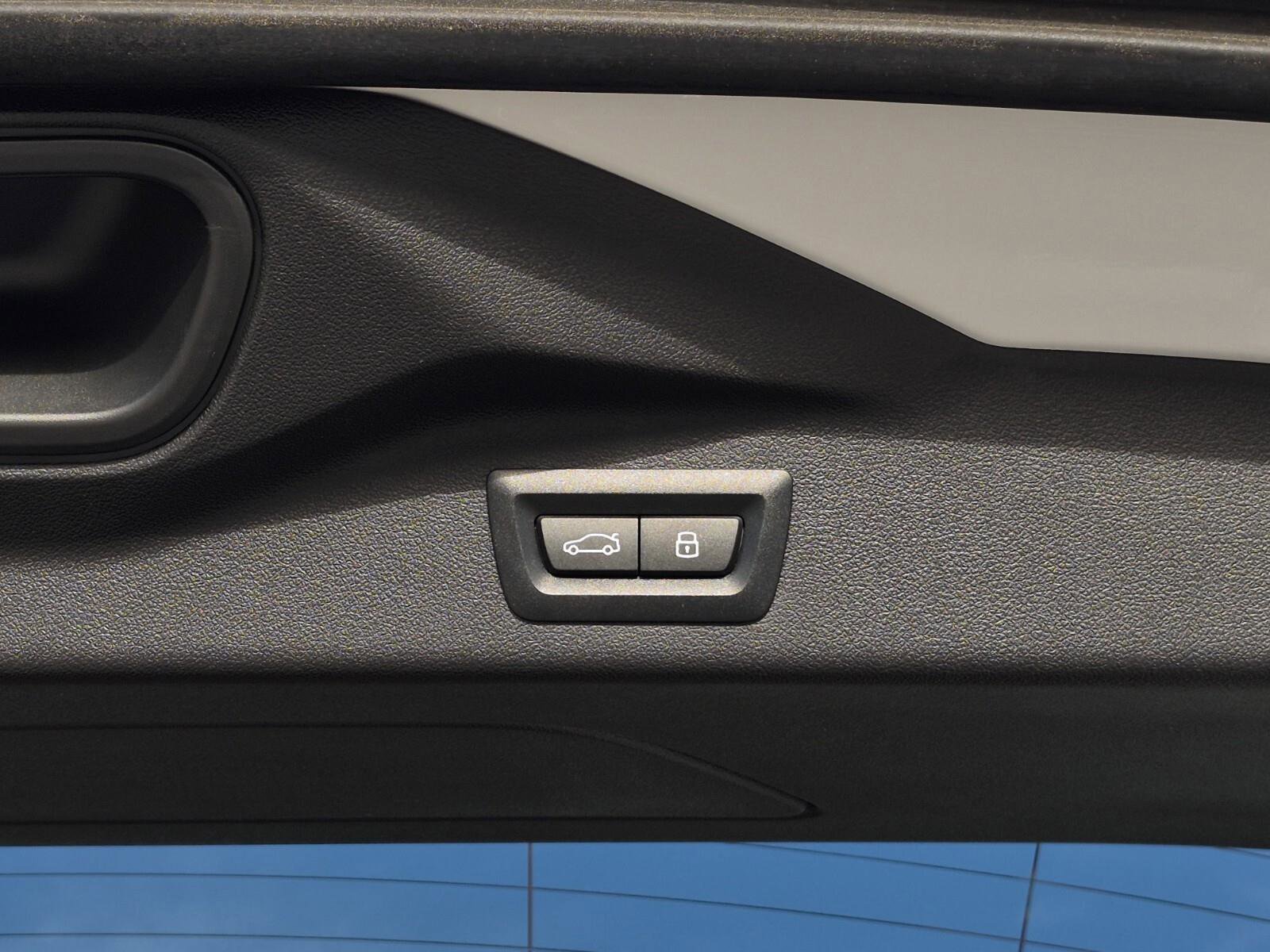 Certified 2025 BMW X7 M60i w/ Climate Comfort Package image 10