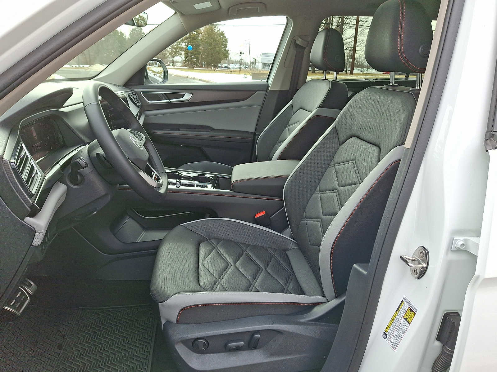 Used 2025 Volkswagen Atlas Peak Edition SE AWD/4WD image 11