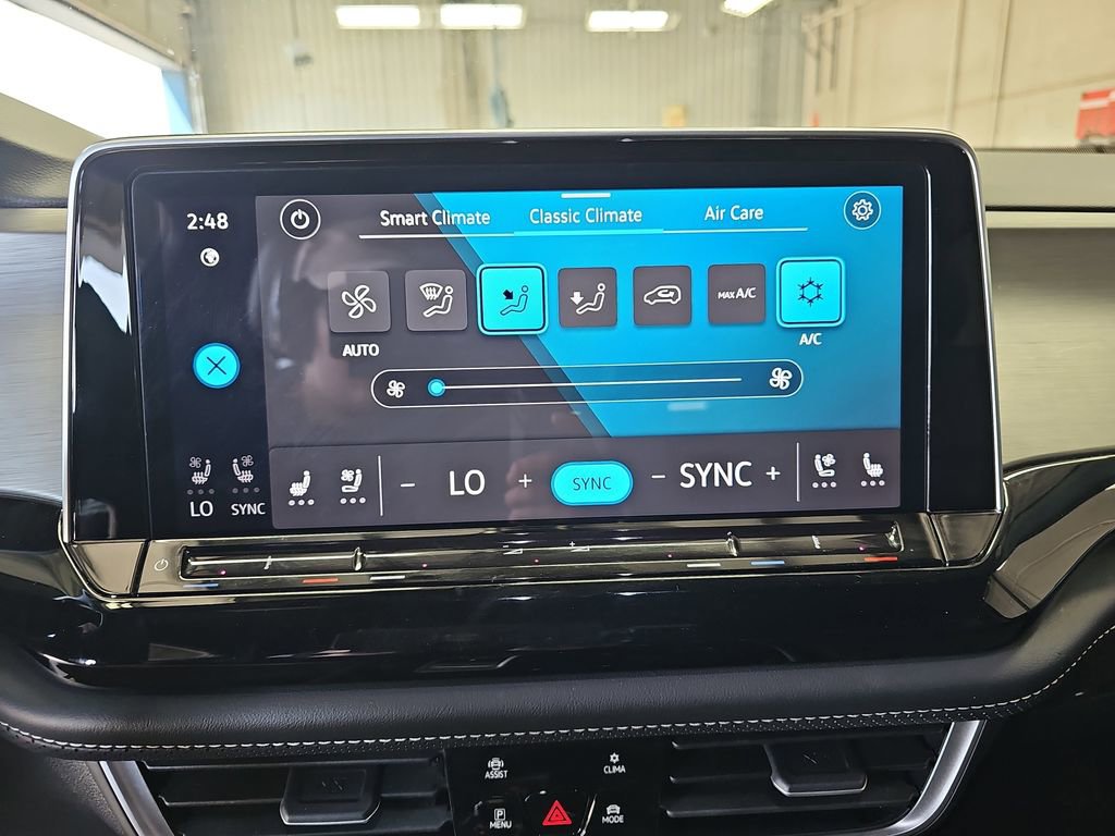 Used 2024 Volkswagen Atlas Cross Sport SE AWD/4WD image 24