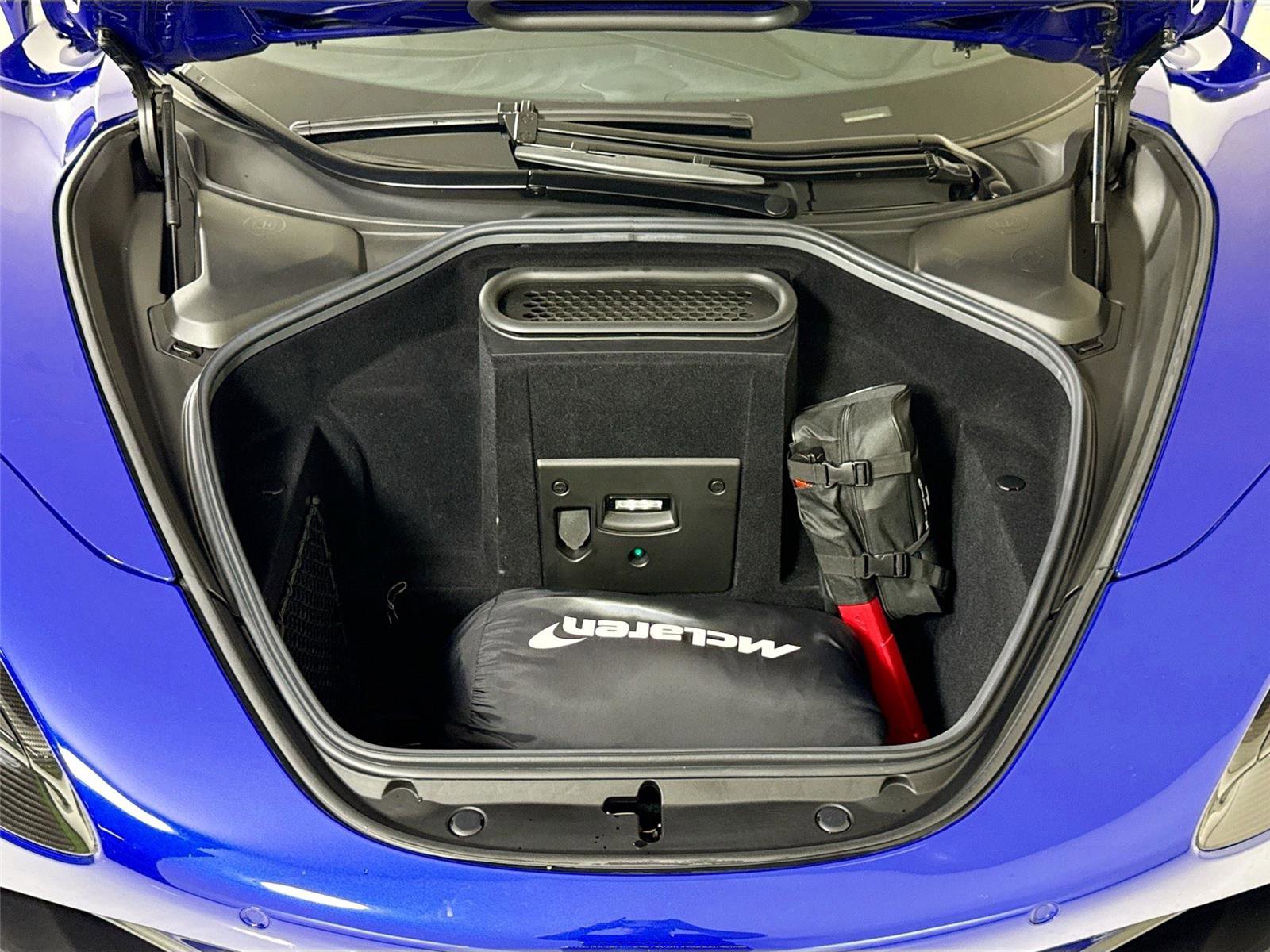 Used 2019 McLaren 720S Performance RWD image 27