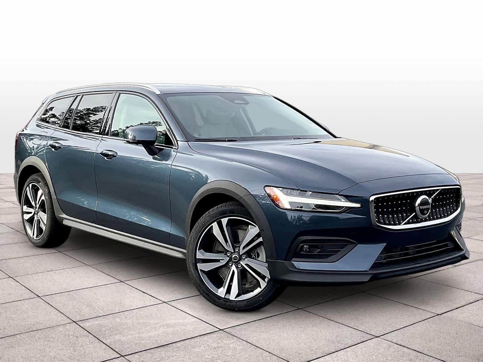 New 2026 Volvo V60 B5 Cross Country Plus w/ Climate Package image 2