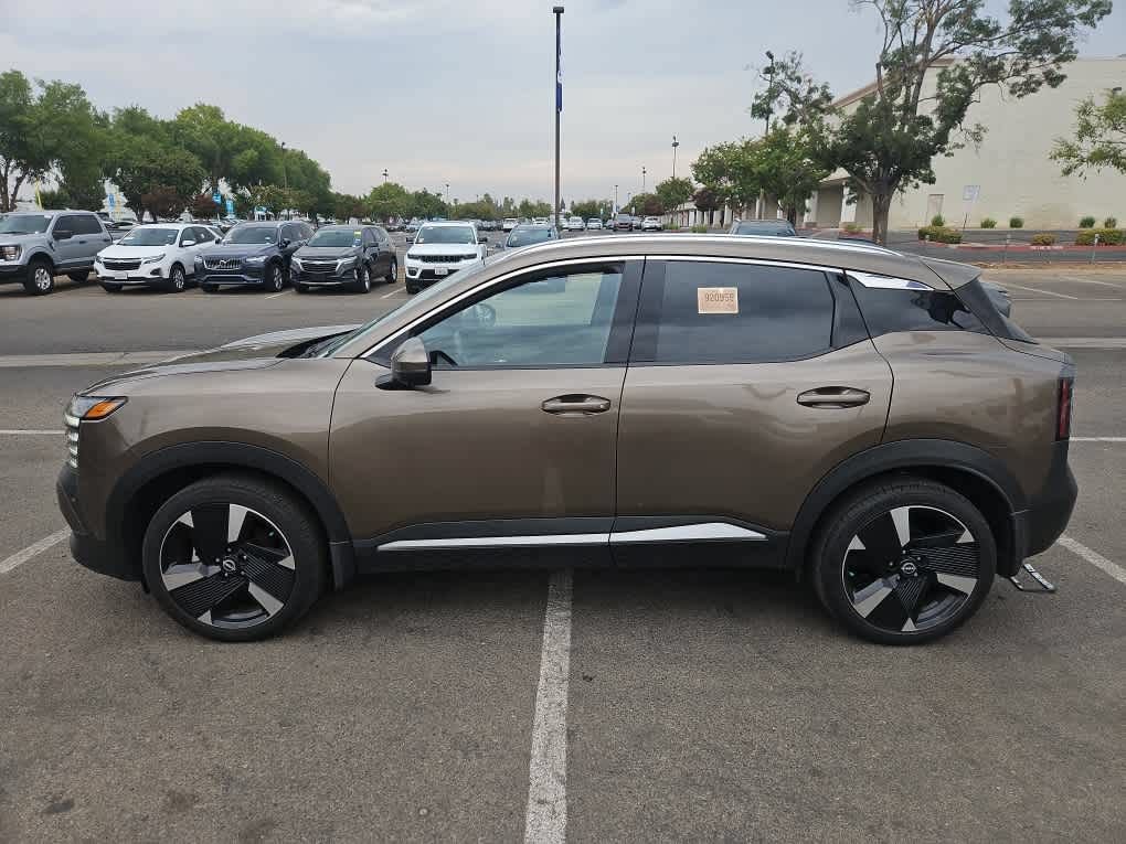 Used 2025 Nissan Kicks SR w/ SR Premium Package AWD/4WD image 4