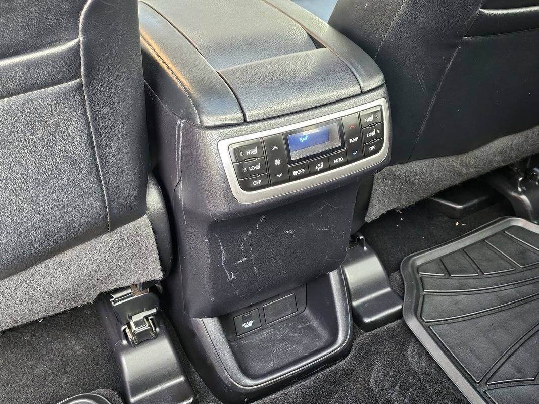 Used 2018 Toyota Highlander Limited Platinum w/ Carpet Mat Package (TMS) AWD/4WD image 22