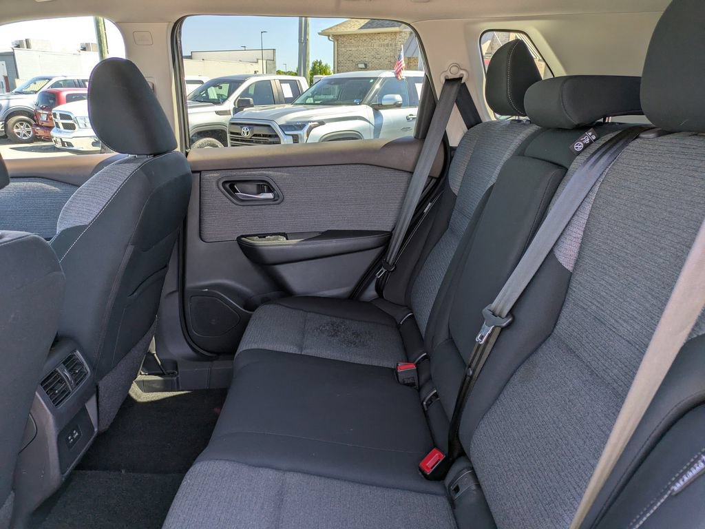 Certified 2023 Nissan Rogue SV FWD image 15