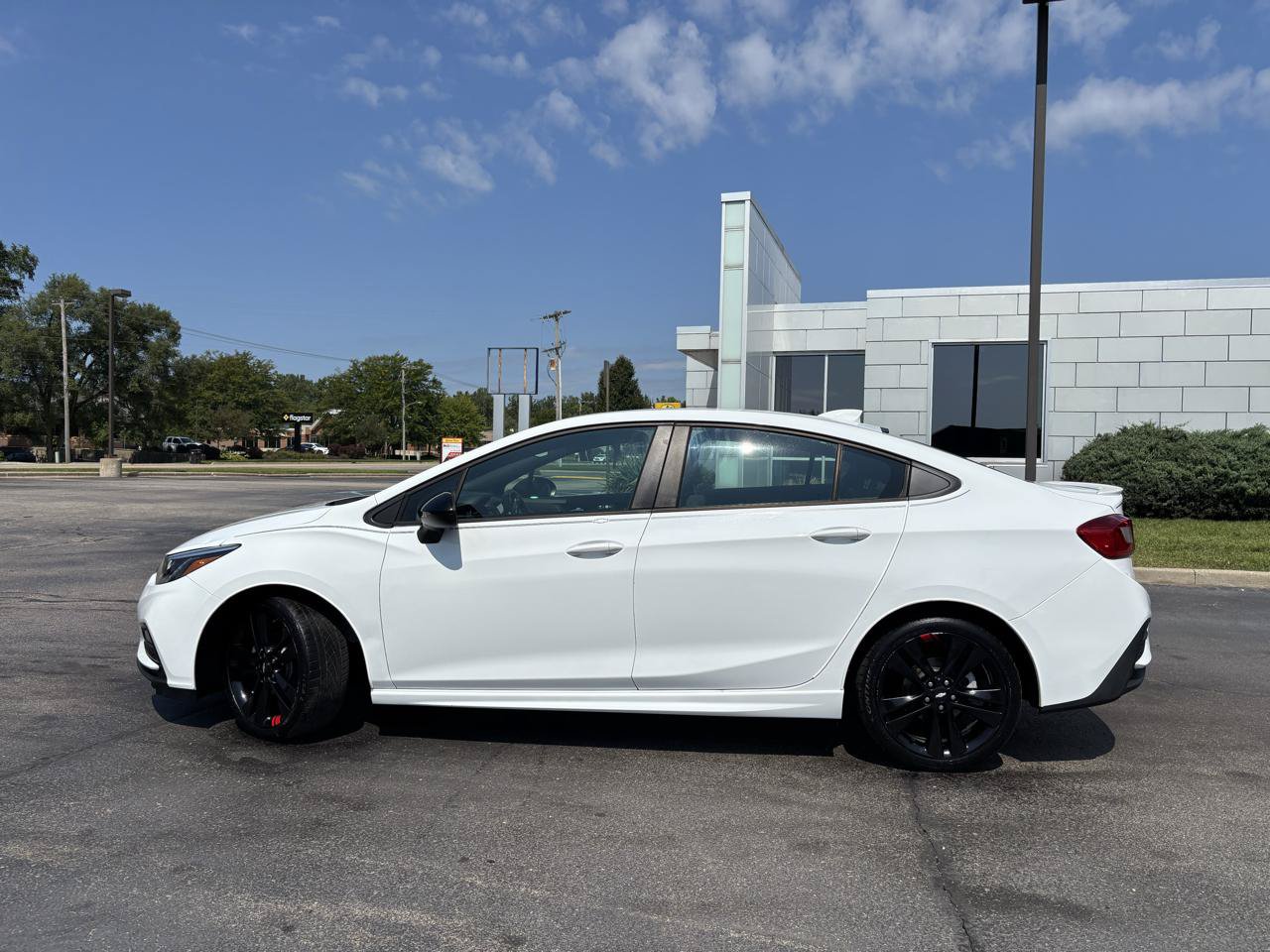Used 2017 Chevrolet Cruze LT w/ Redline Edition FWD image 4