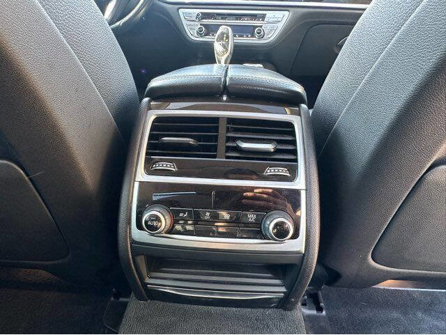 Used 2017 BMW 740i image 24