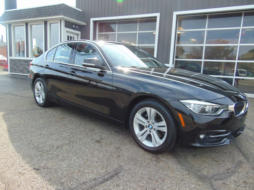 Used 2018 BMW 330i xDrive Sedan w/ Convenience Package AWD/4WD image 6