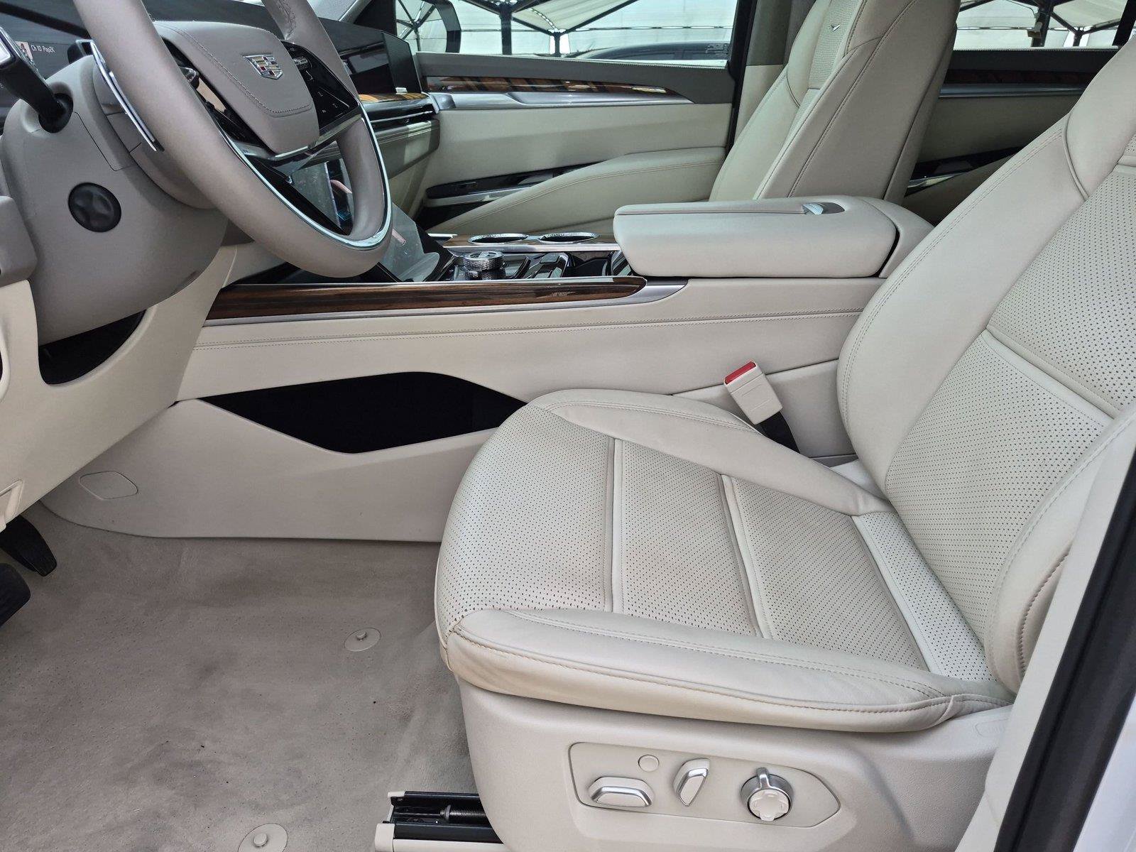 Used 2025 Cadillac Escalade Sport Platinum w/ LPO, ONYX Package AWD/4WD image 22