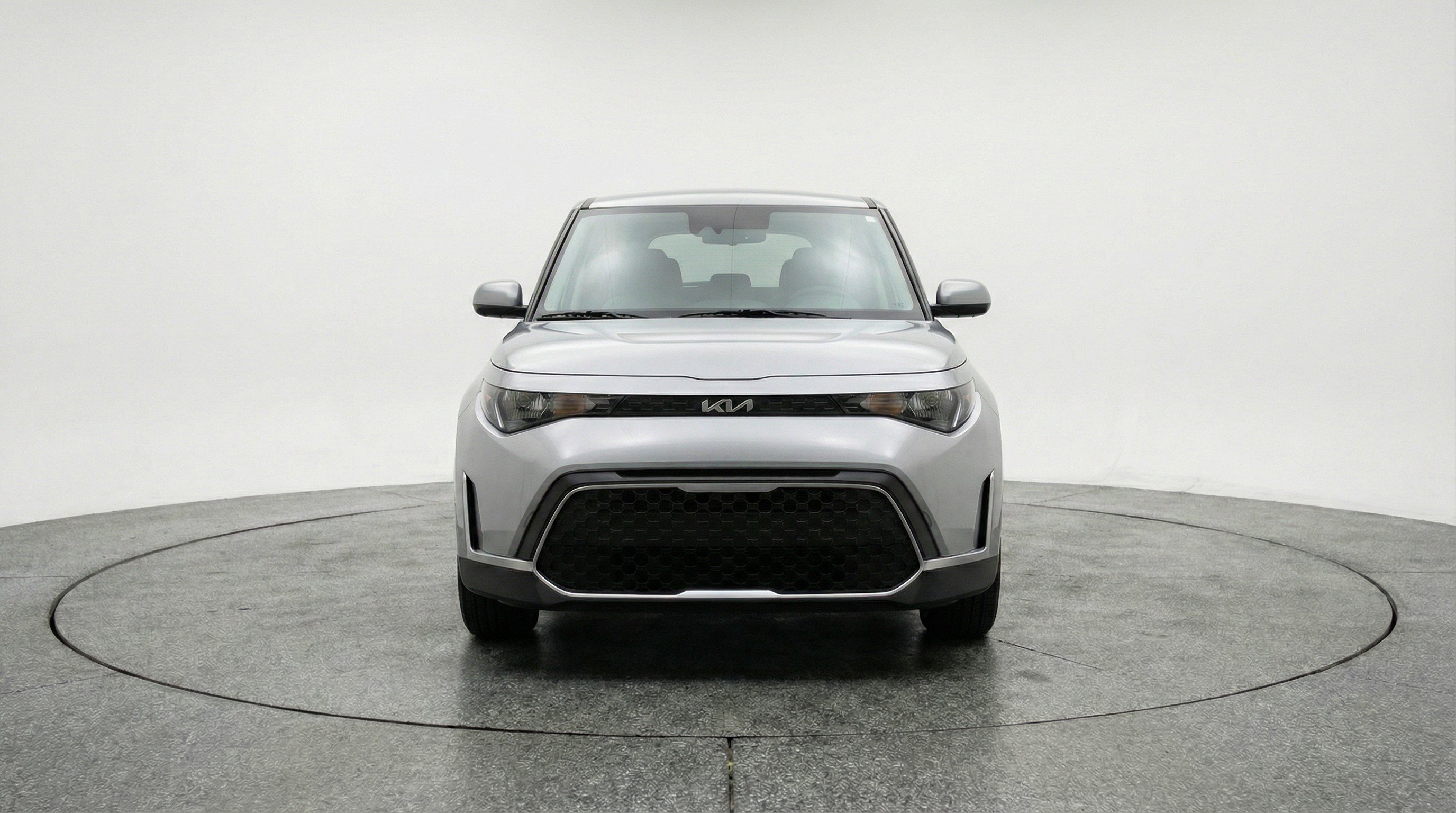 Used 2025 Kia Soul LX w/ LX Technology Package image 2