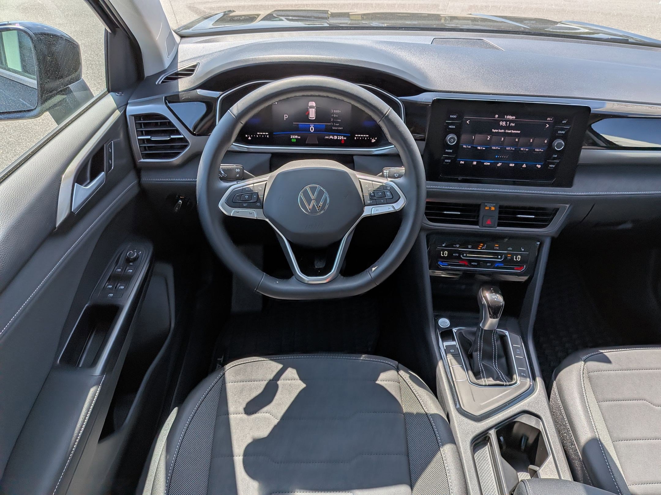 Used 2025 Volkswagen Taos SE image 30