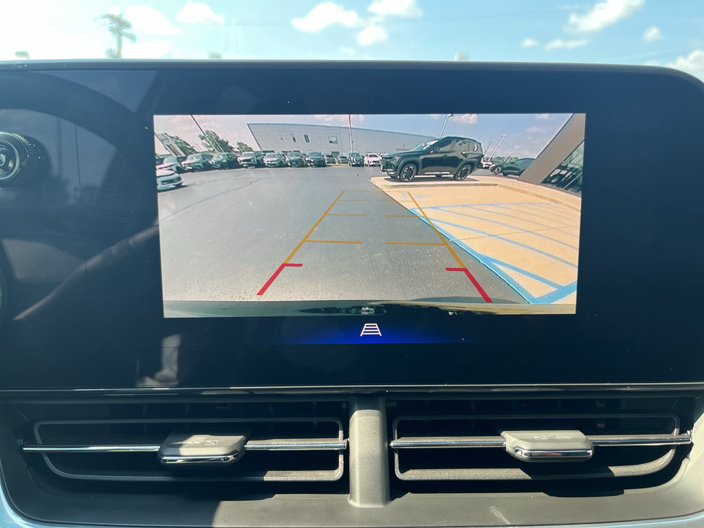 Used 2025 Chevrolet Trax RS FWD image 22