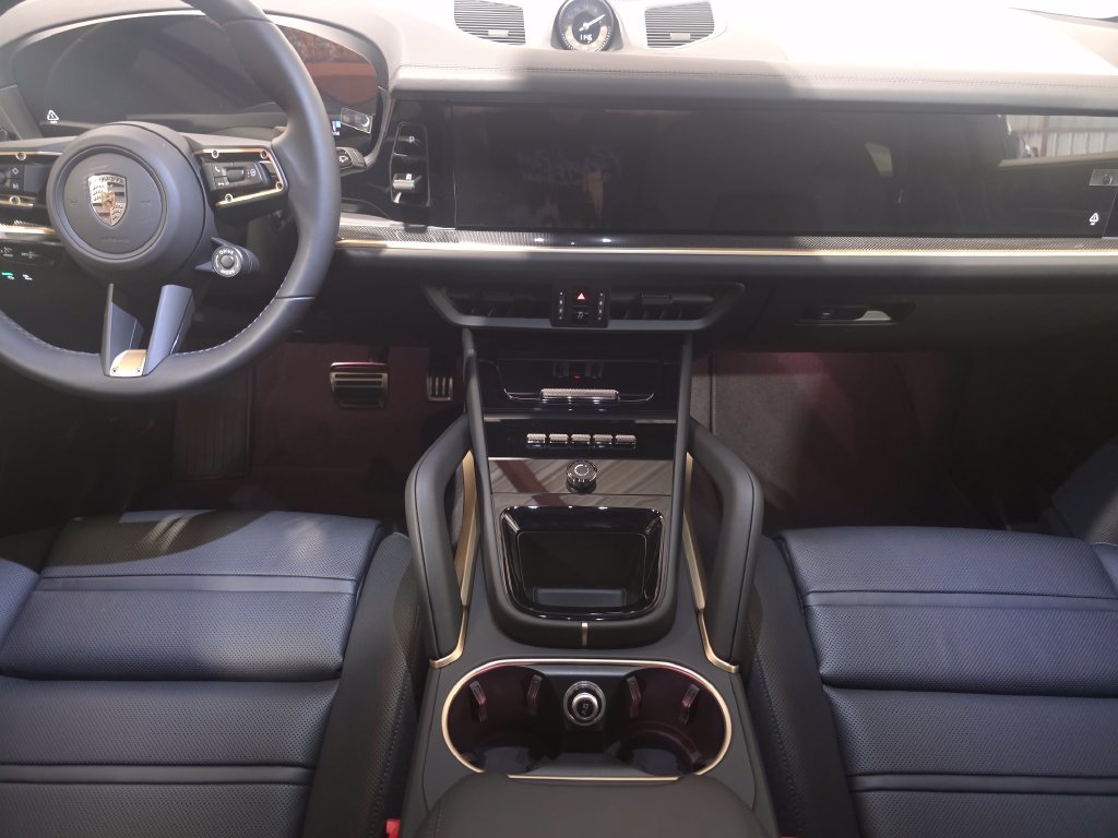 New 2026 Porsche Cayenne Turbo AWD/4WD image 22