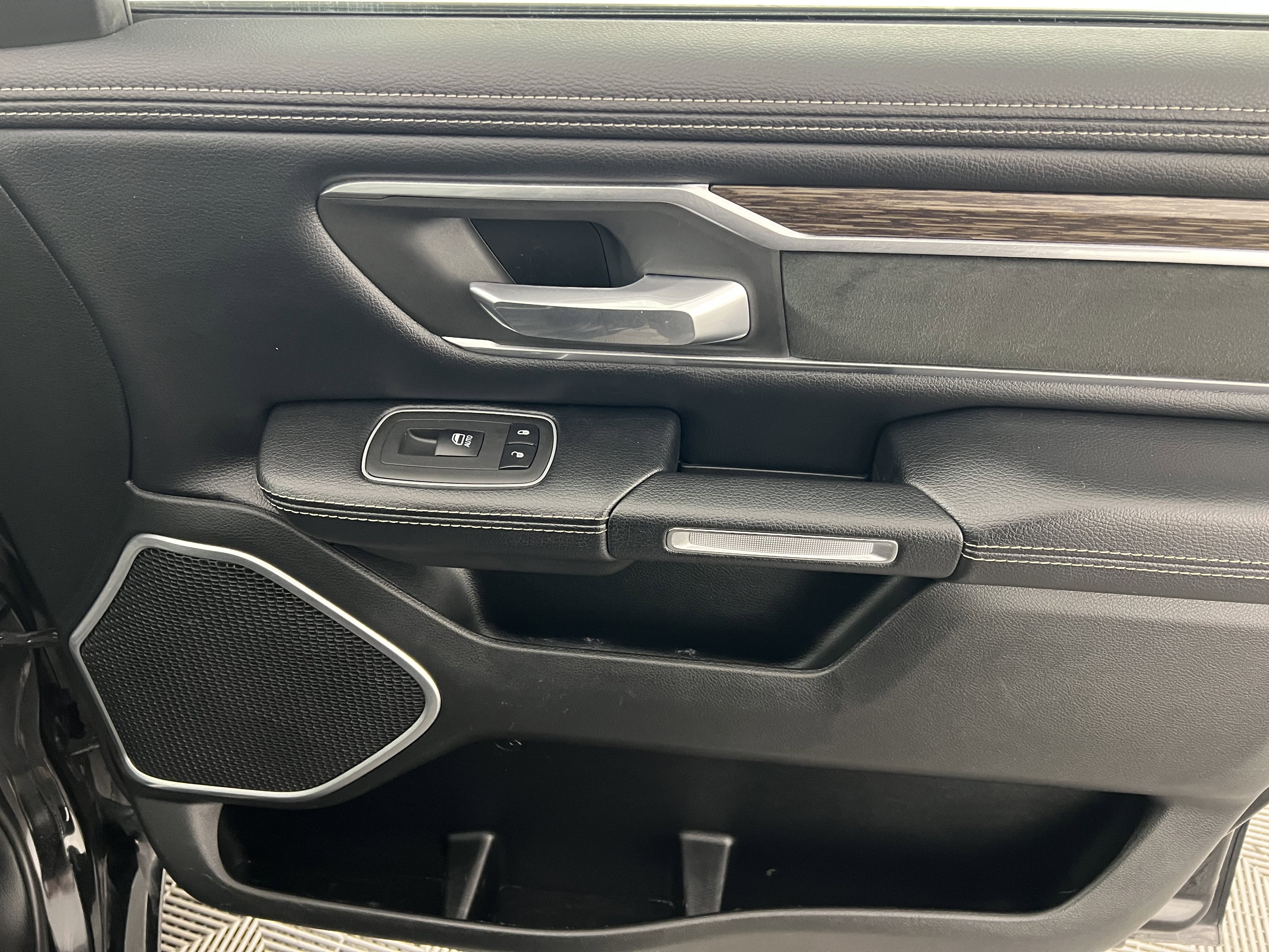 Used 2020 RAM 1500 Laramie AWD/4WD image 23