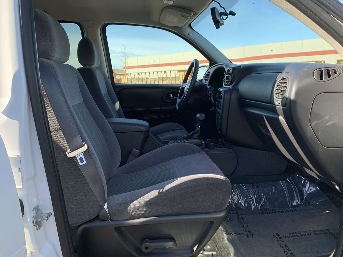 Used 2008 Chevrolet TrailBlazer LT AWD/4WD image 25