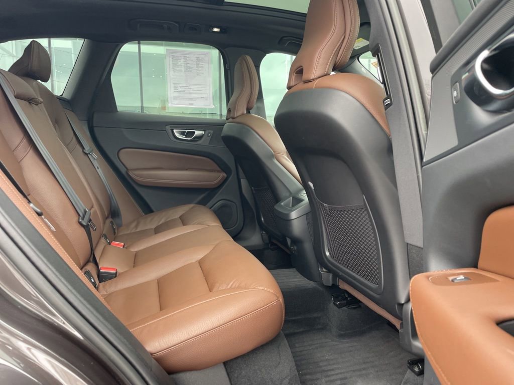 Certified 2023 Volvo XC60 B5 Plus w/ Climate Package image 16