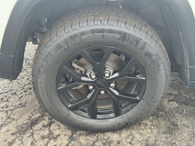 Certified 2025 Jeep Grand Cherokee Altitude AWD/4WD image 12
