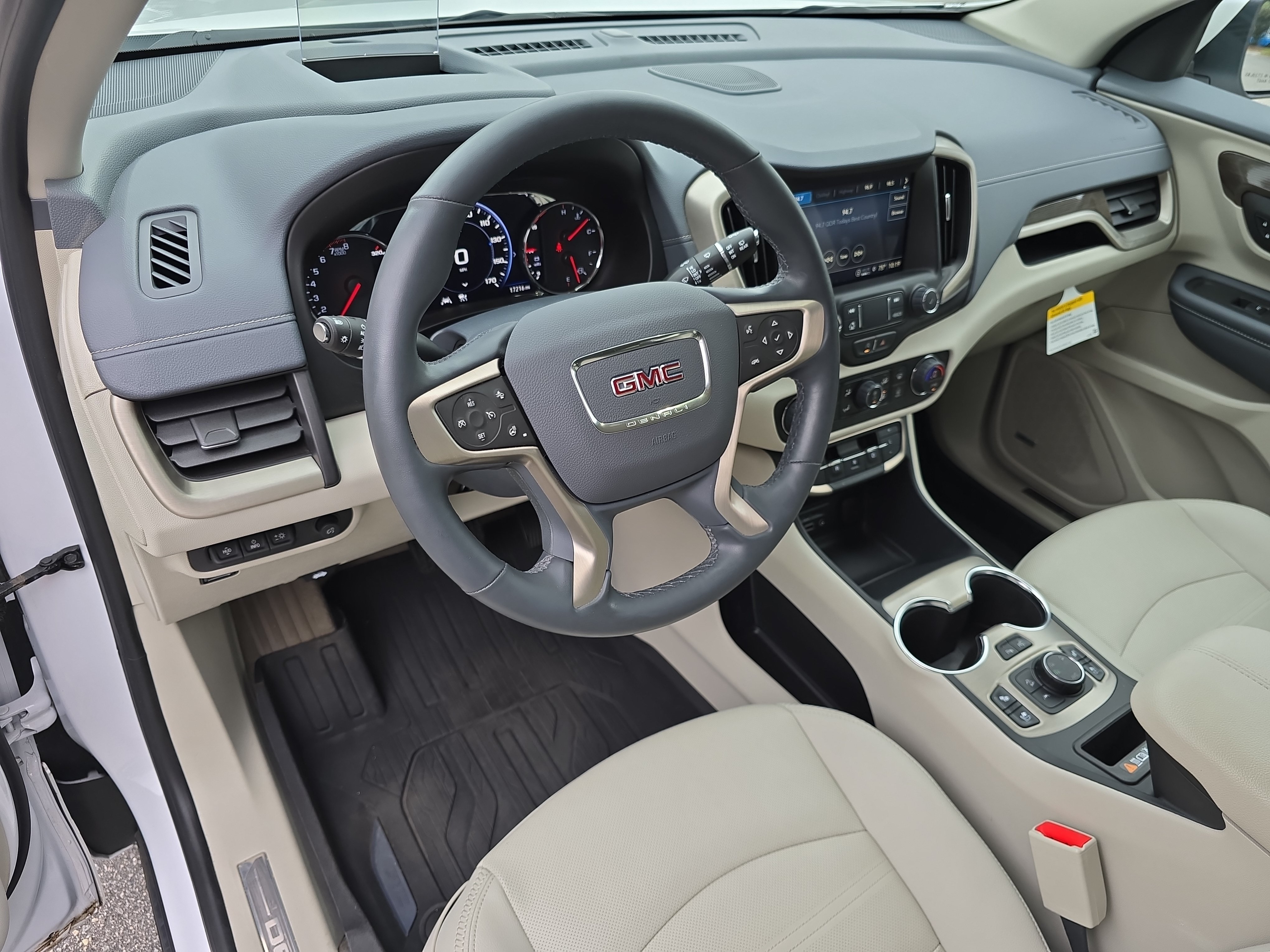Used 2024 GMC Terrain Denali w/ Denali Premium Package AWD/4WD image 16
