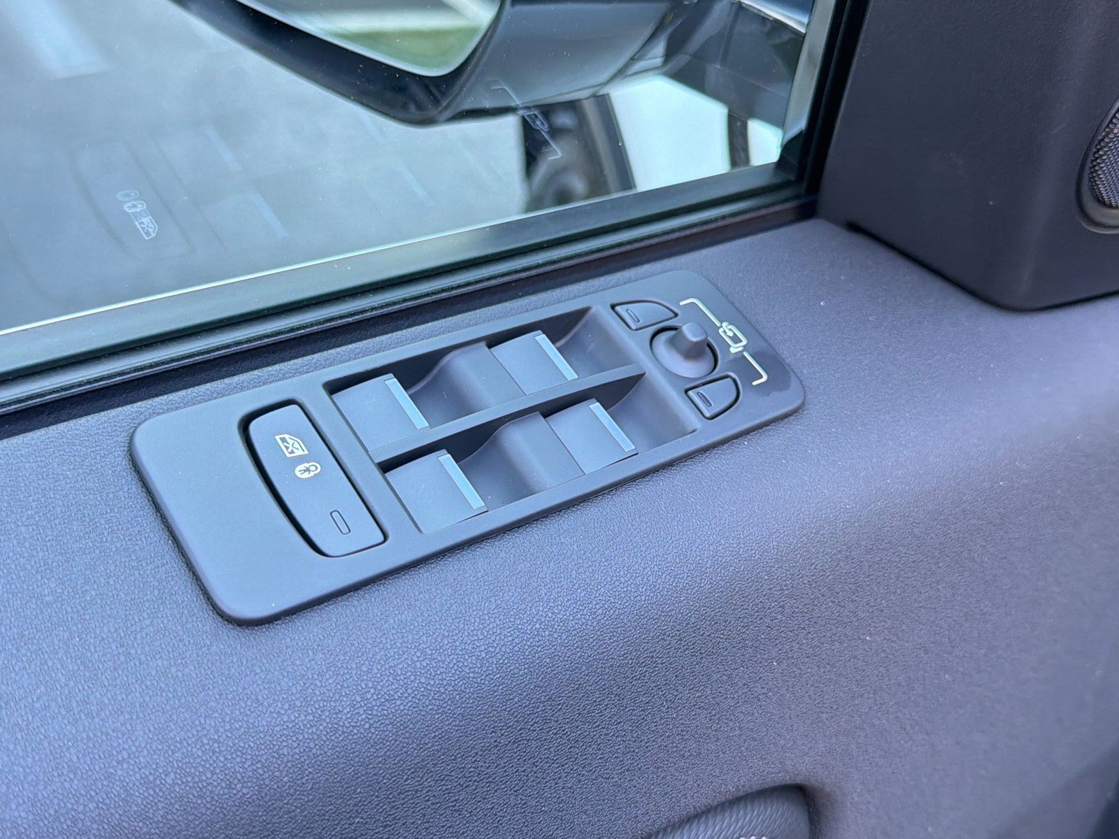 New 2026 Land Rover Discovery Sport Landmark image 21