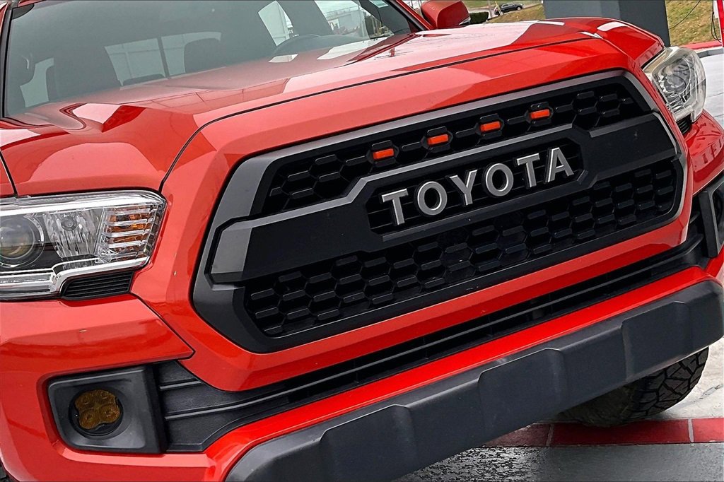 Used 2017 Toyota Tacoma TRD Off-Road image 30