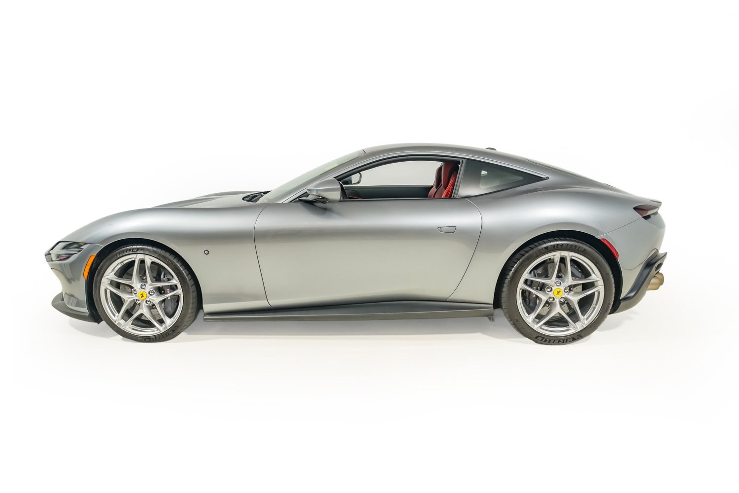 Used 2022 Ferrari Roma RWD image 3