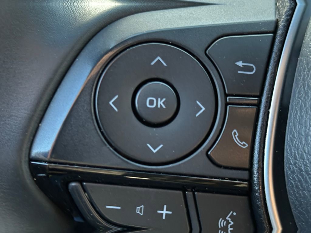 Used 2023 Toyota Venza XLE image 21