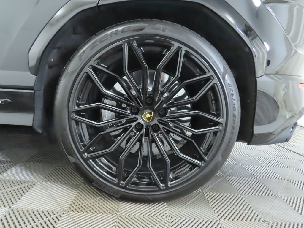 Used 2025 Lamborghini Urus SE image 32