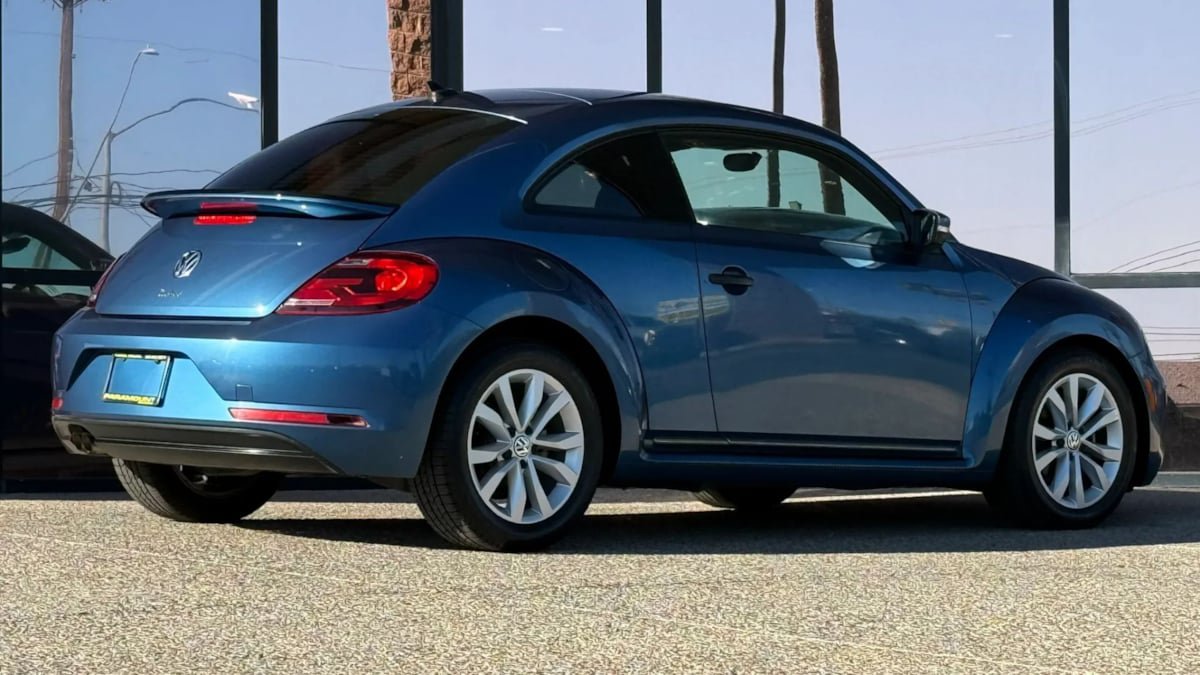 Used 2017 Volkswagen Beetle 1.8T S FWD image 12