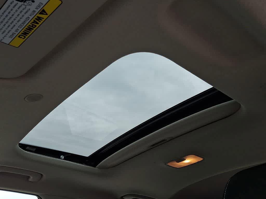 Certified 2025 Hyundai Venue SEL FWD image 12