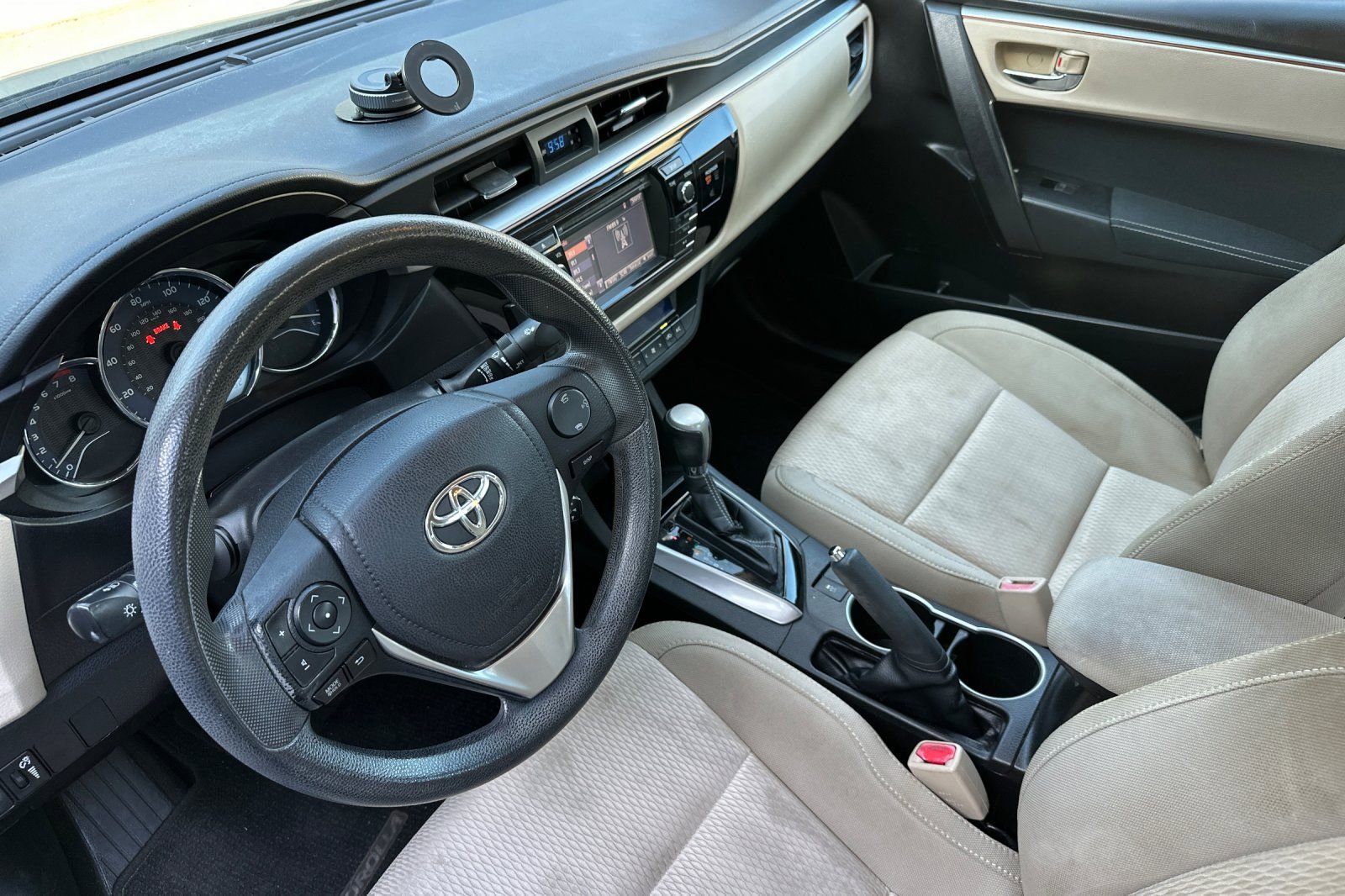Used 2014 Toyota Corolla LE image 10