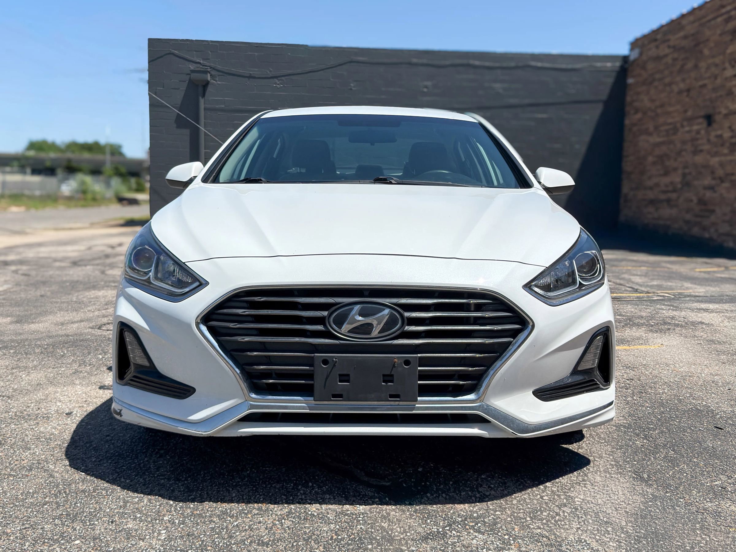 Used 2019 Hyundai Sonata SE w/ Cargo Package FWD image 2