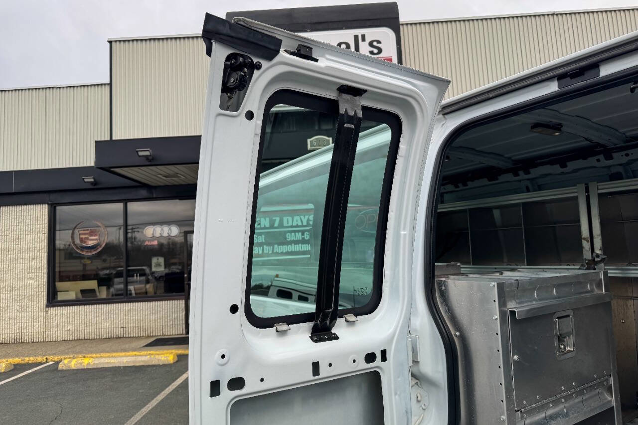 Used 2018 Chevrolet Express 2500 w/ Driver Convenience Package image 15