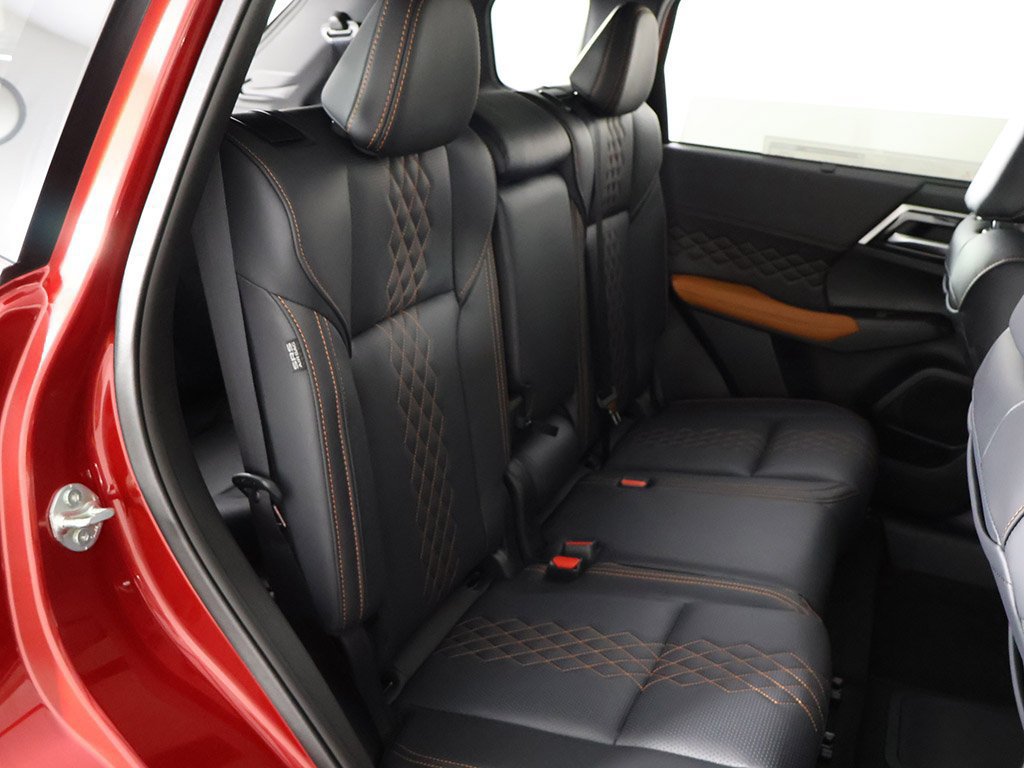 Used 2025 Mitsubishi Outlander SEL AWD/4WD image 35