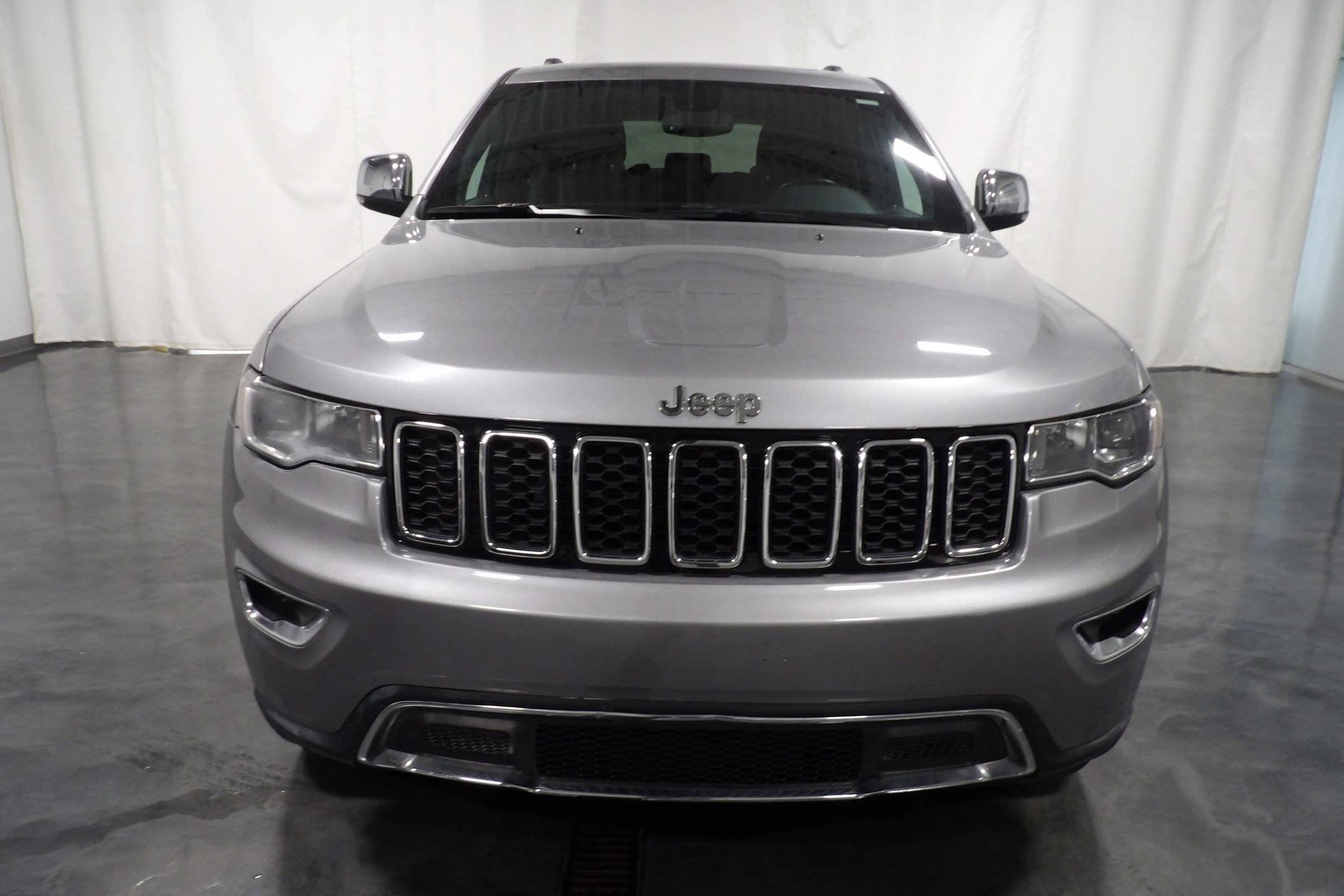 Used 2021 Jeep Grand Cherokee Limited w/ Luxury Group II image 3