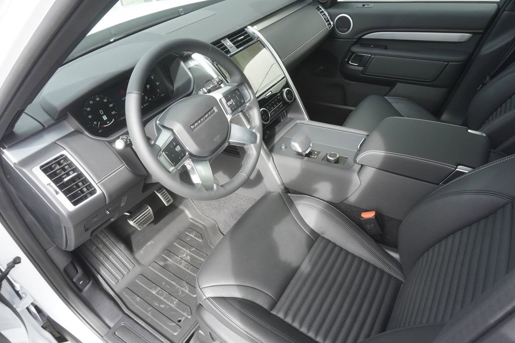 New 2026 Land Rover Discovery Limited Edition image 18