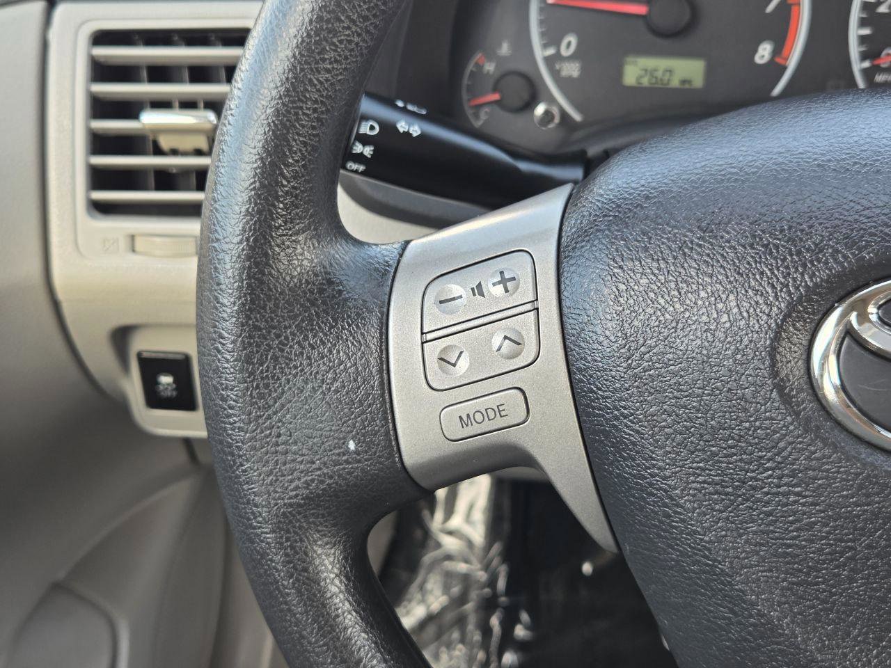 Used 2013 Toyota Corolla LE image 25