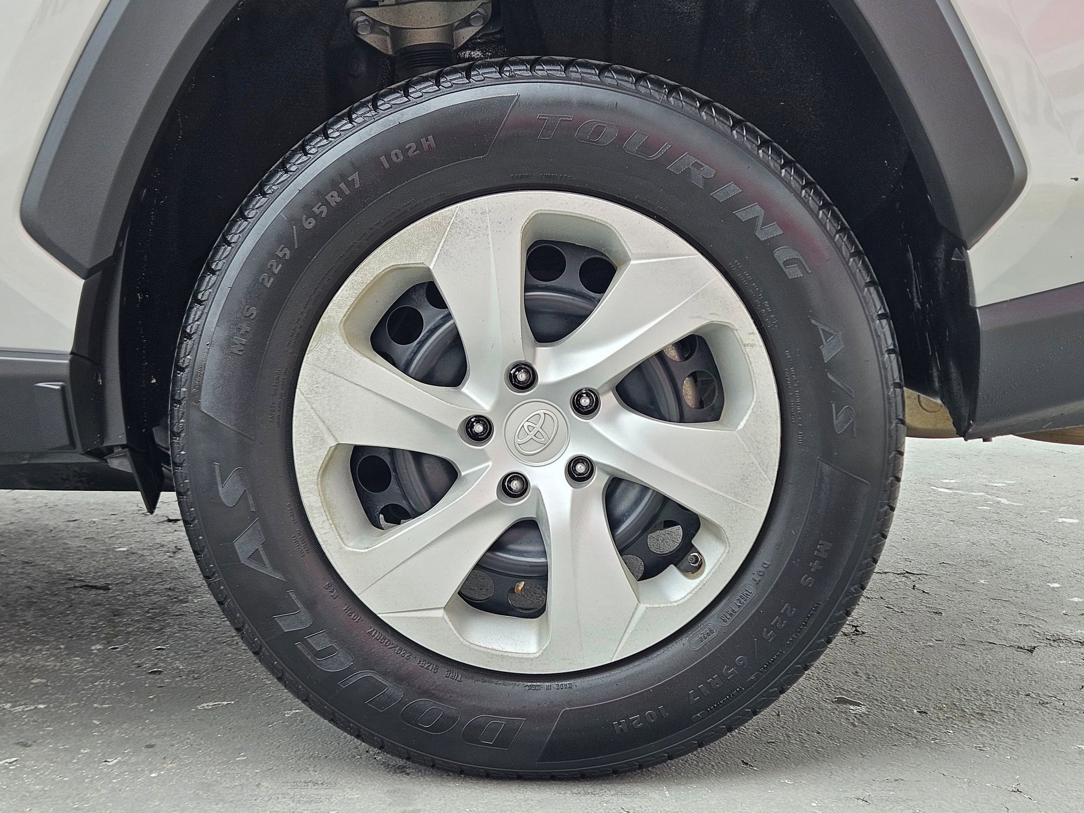 Used 2019 Toyota RAV4 LE w/ Carpet Mat Package image 28