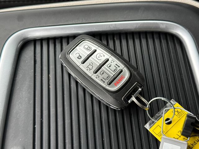 Used 2024 Chrysler Pacifica Touring-L FWD image 19